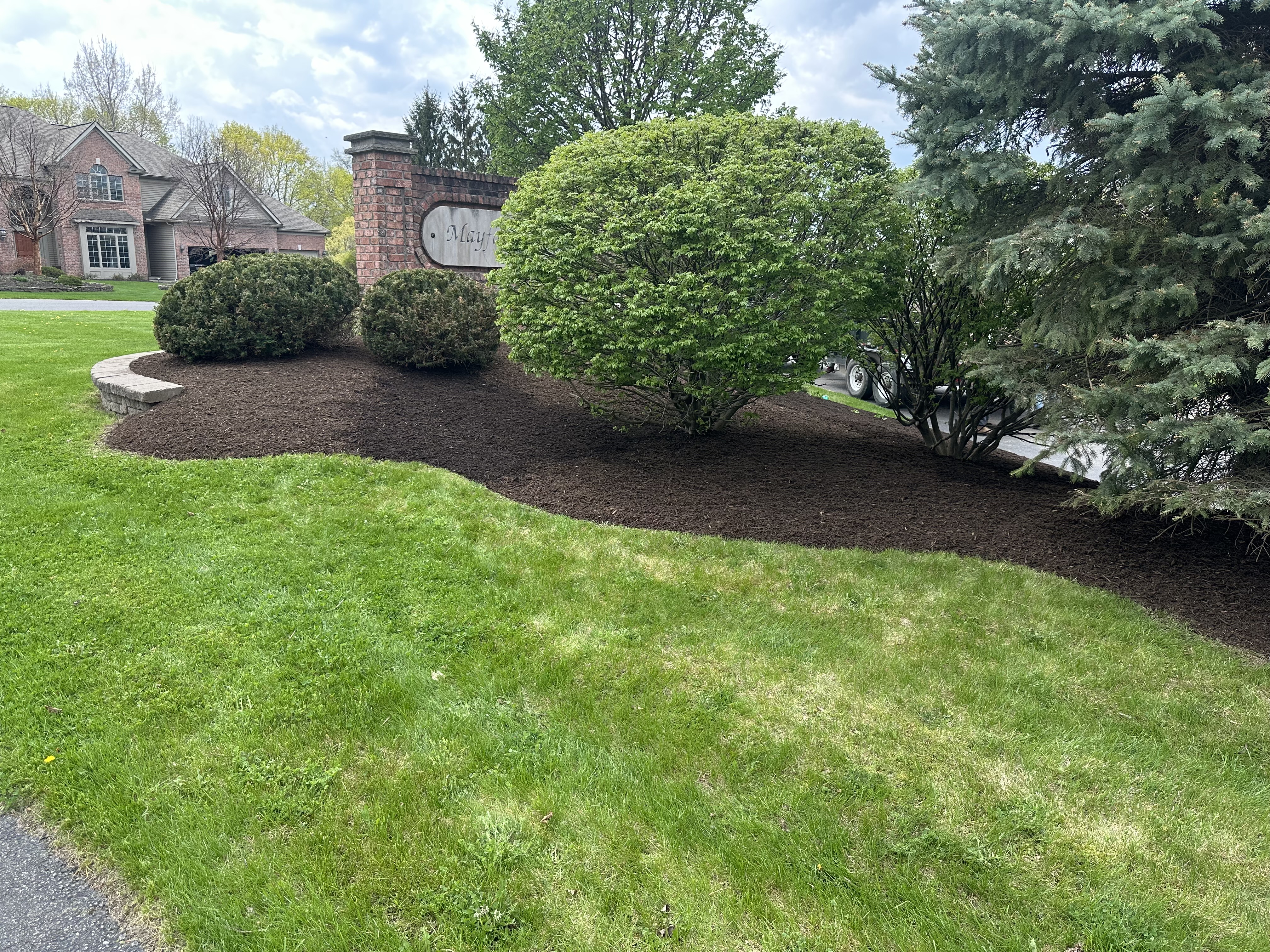 2025 mulch refresh photo 4